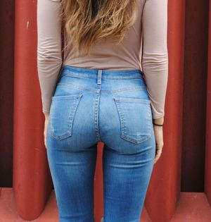 beautiful girls in tight jeans