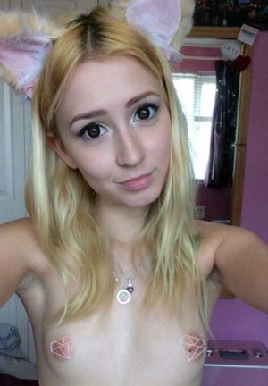 mature blonde nude selfie