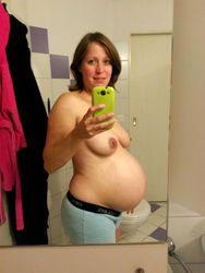 Pregnant Nude Selfies